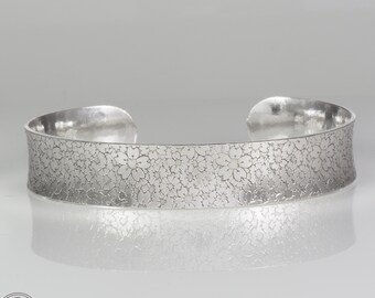 Sterling Silver Flower Patterned Anticlastic Bracelet - 1194