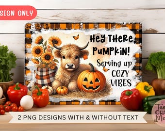 Puede incluir: Un letrero rectangular con una vaca de las Tierras Altas, girasoles y una calabaza tallada. El texto dice "Hey There, Pumpkin! Serving up Cozy Vibes." El diseño tiene un tema otoñal rústico con un borde a cuadros y una etiqueta "Design Only".