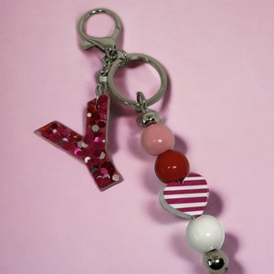 Llavero con letra de San Valentín personalizado hecho a mano / llavero con purpurina / dije para mochila escolar / regalo para el día de la madre / dama de honor / regalo de cumpleaños