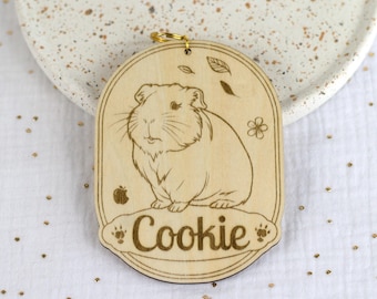 Personalized Wooden Name Sign for Guinea Pig - Unique Accessory with Engraved Illustration