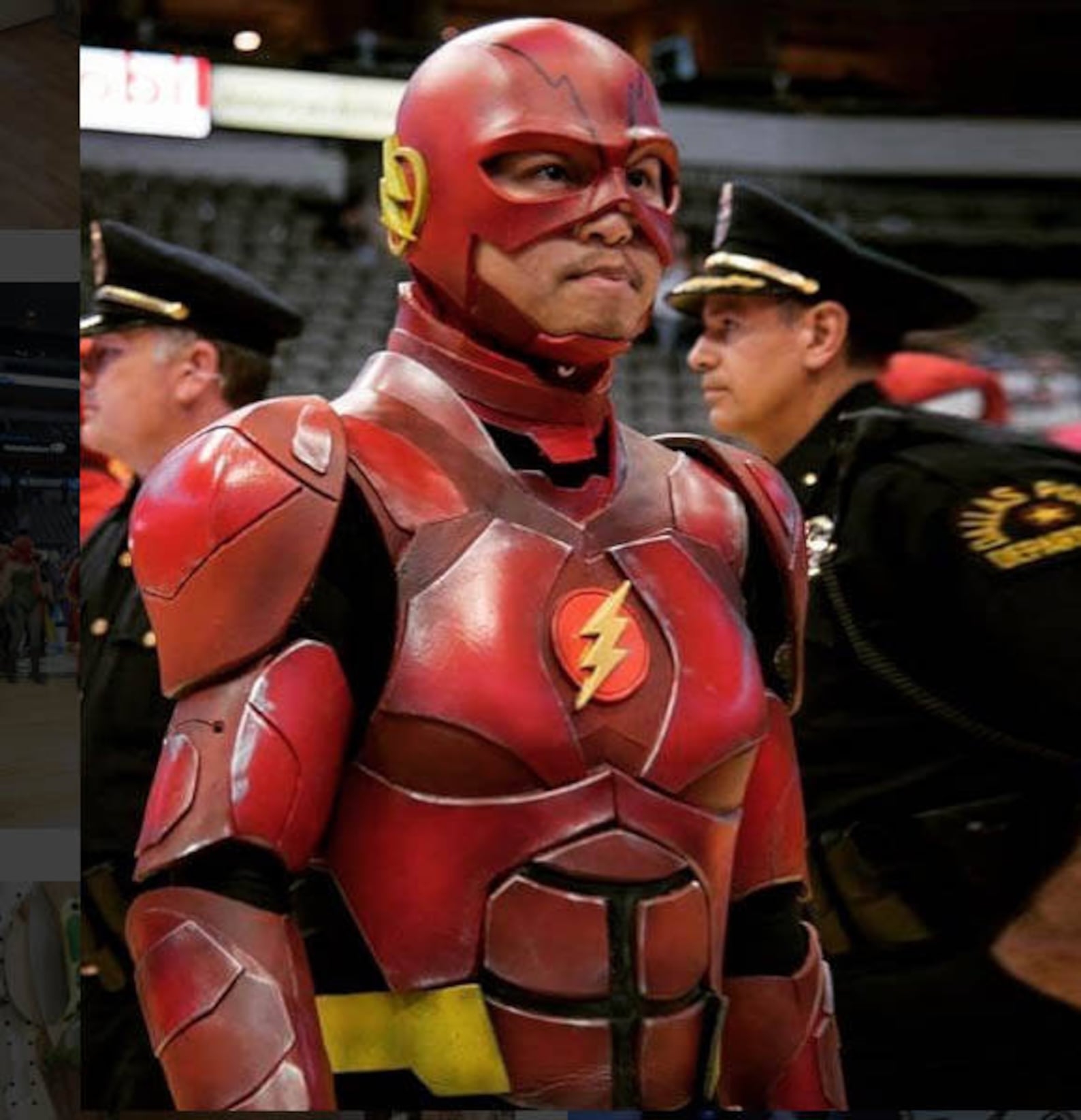 Металлические флеш. Броня флеша. Флеш и Железный человек. Flash Suit. Armored Flash.