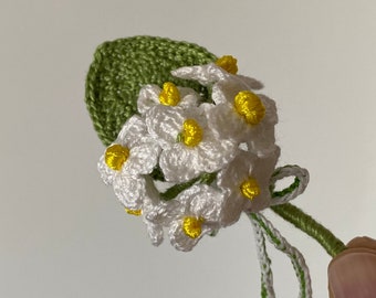 Crochet Brooch Little White Flowers, Stump crochet Brooch, 3D crochet