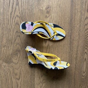 JEANNIE LOTTIE WEDGES yellow white and brown Pucci-style y2k rhinestone thong wedges, size 39