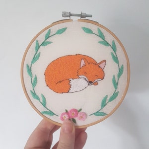 hand embroidered fox picture, fox embroidery, fox wall hanging
