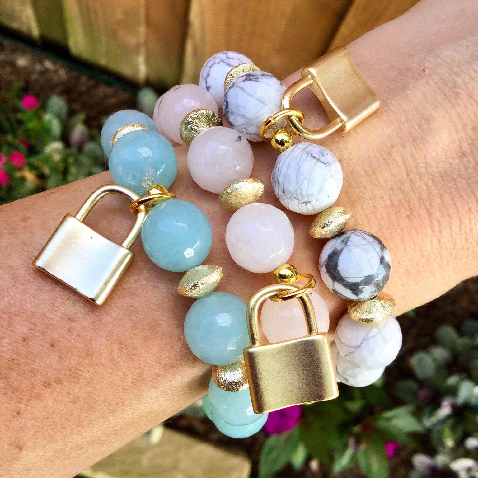 Aqua jade beaded bracelet with lock charm || Fast and free shipping