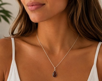 Teardrop gemstone necklace Vintage amber pendant necklace