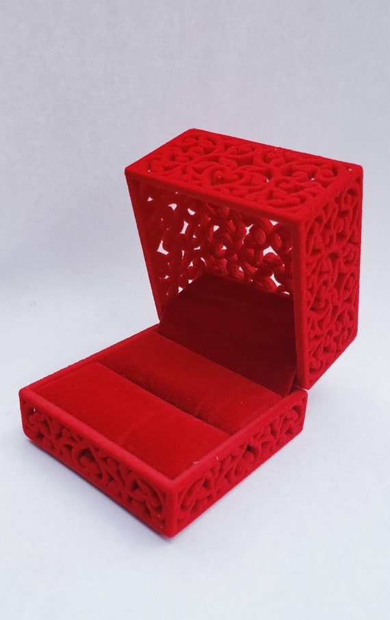red engagement ring box