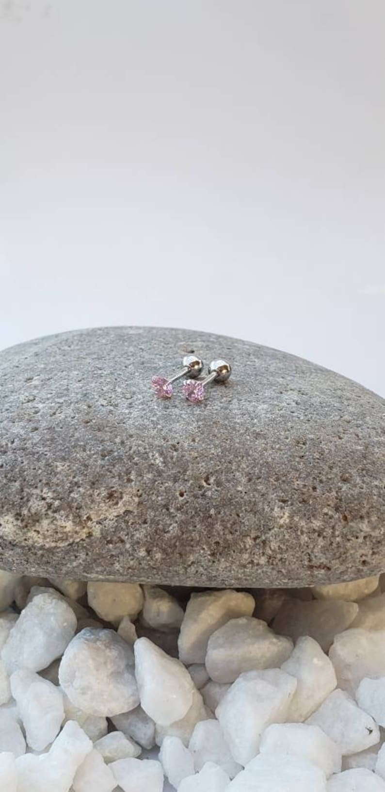Vera Screwback Stud Earring main image 0