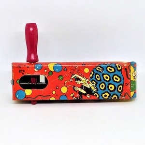 Vintage Noise Maker Toy, Mardi Gras Toy, Vintage Tin Rattle, Handheld Tin Toy, Litho Tin Toy, Collectible Party Toy