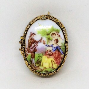 Victorian Couple Pendant: Gold Pill Box with Spring Hinge