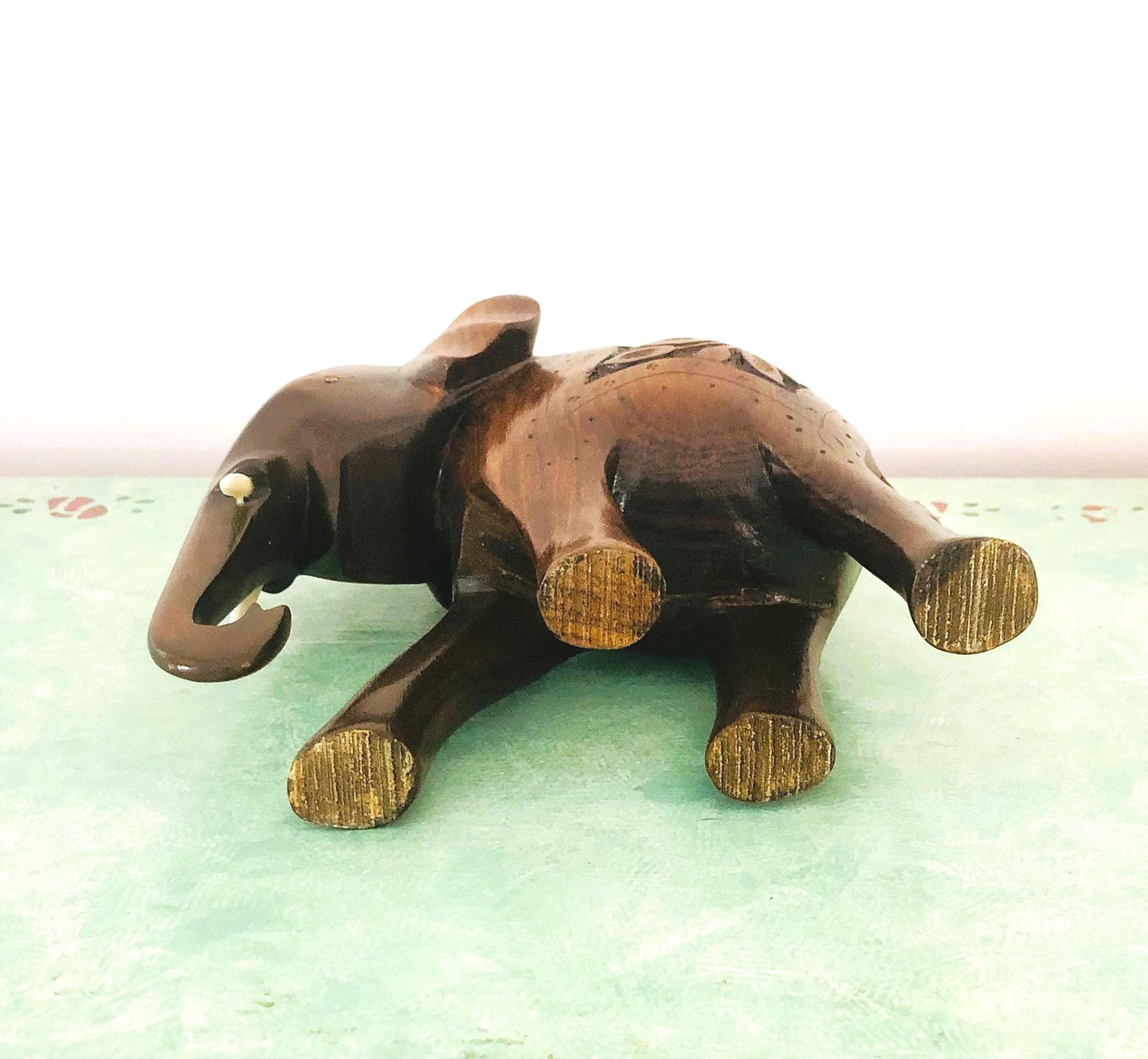 木象彫刻 木製の象の彫刻 約30cm