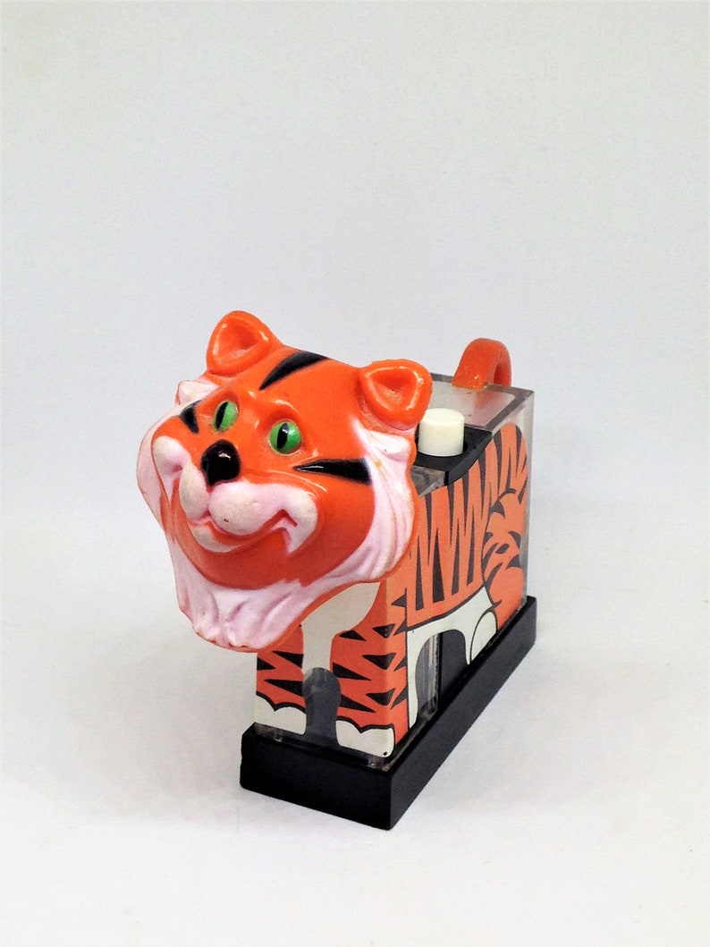 Push Button Salt Pepper Vintage Counter Display Salt Pepper Esso Tiger Salt Pepper Shaker Set Orange Tiger Whirley 1974