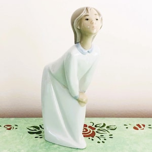 Vintage Lladro, Lladro Daisa Girl, Lladro Kissing Girl, Lladro, Lladro Collectible, Lladro Figurine, Lladro Girl Statue, Spain Lladro