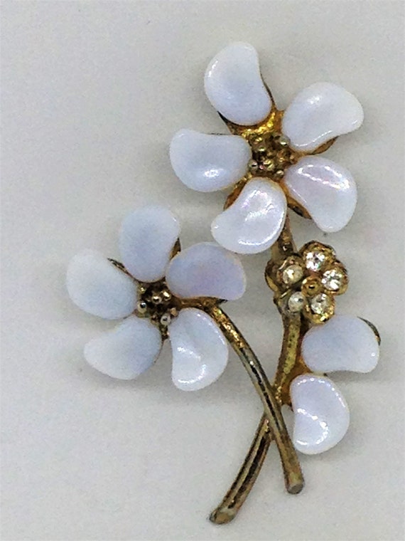 White Flower Brooch, 3 Flower Pin, Rhinestone Bro… - image 5