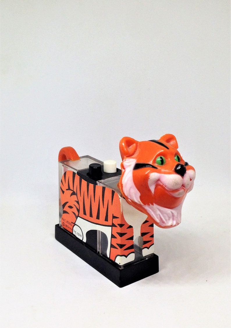 Push Button Salt Pepper Vintage Counter Display Salt Pepper Esso Tiger Salt Pepper Shaker Set Orange Tiger Whirley 1974