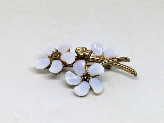 White Flower Brooch, 3 Flower Pin, Rhinestone Bro… - image 3