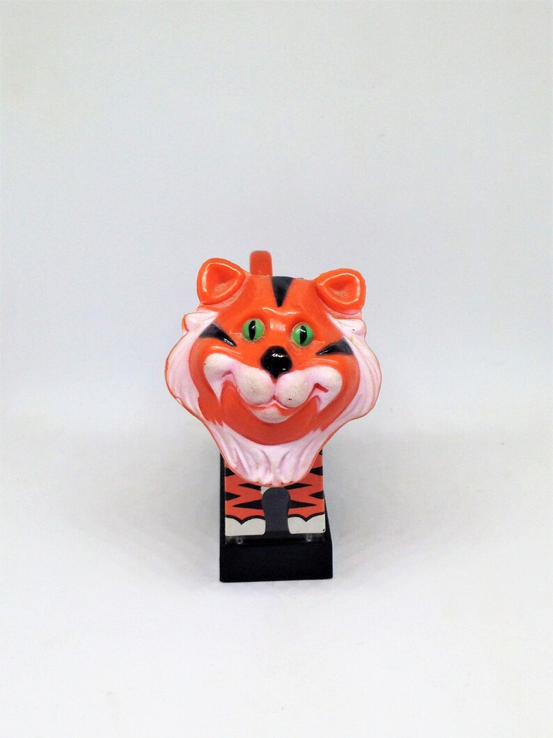 Push Button Salt Pepper Vintage Counter Display Salt Pepper Esso Tiger Salt Pepper Shaker Set Orange Tiger Whirley 1974