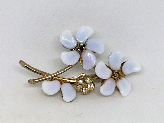 White Flower Brooch, 3 Flower Pin, Rhinestone Bro… - image 2