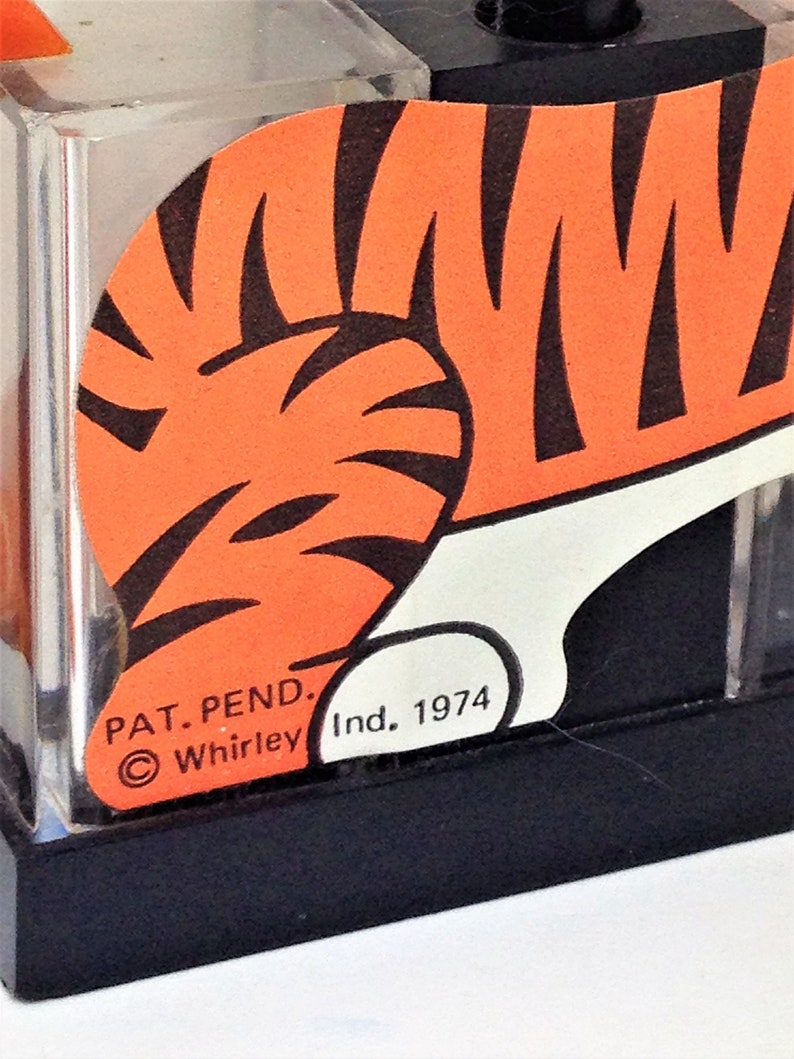Push Button Salt Pepper Vintage Counter Display Salt Pepper Esso Tiger Salt Pepper Shaker Set Orange Tiger Whirley 1974