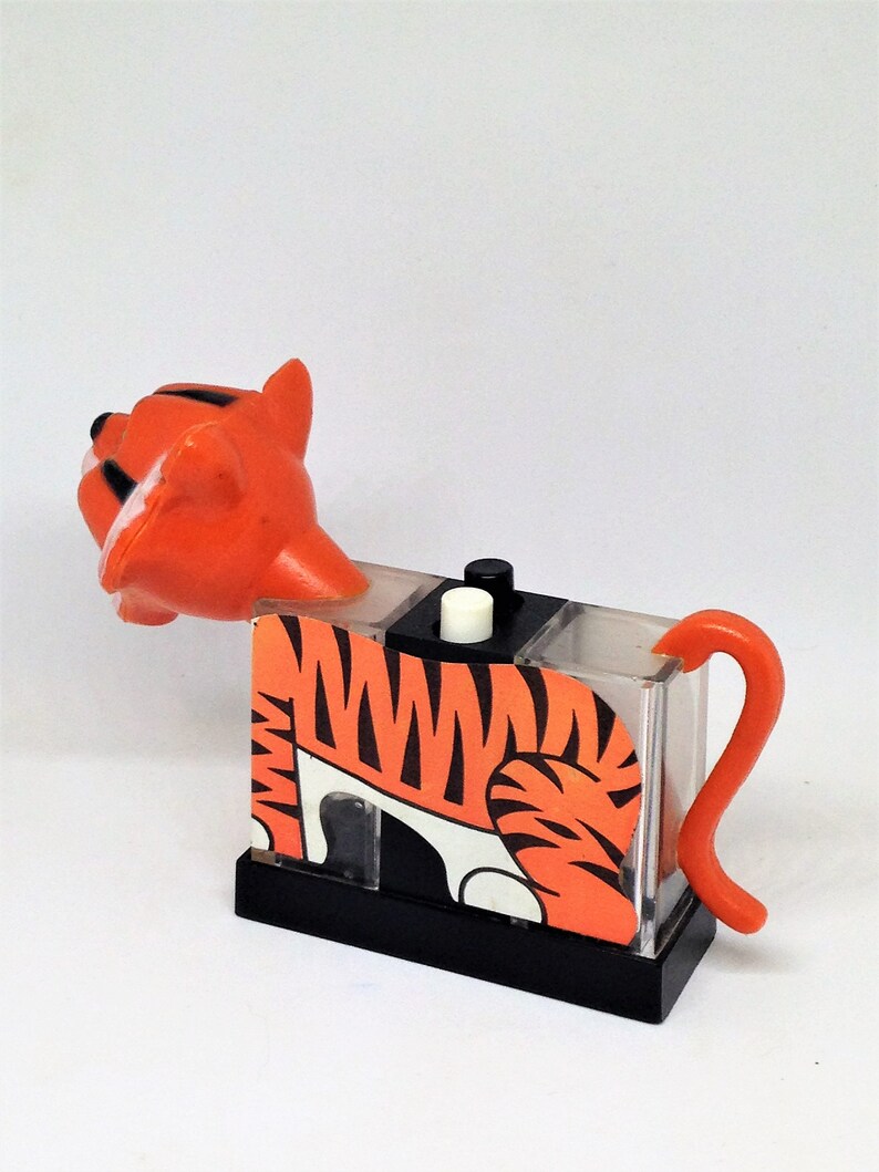 Push Button Salt Pepper Vintage Counter Display Salt Pepper Esso Tiger Salt Pepper Shaker Set Orange Tiger Whirley 1974
