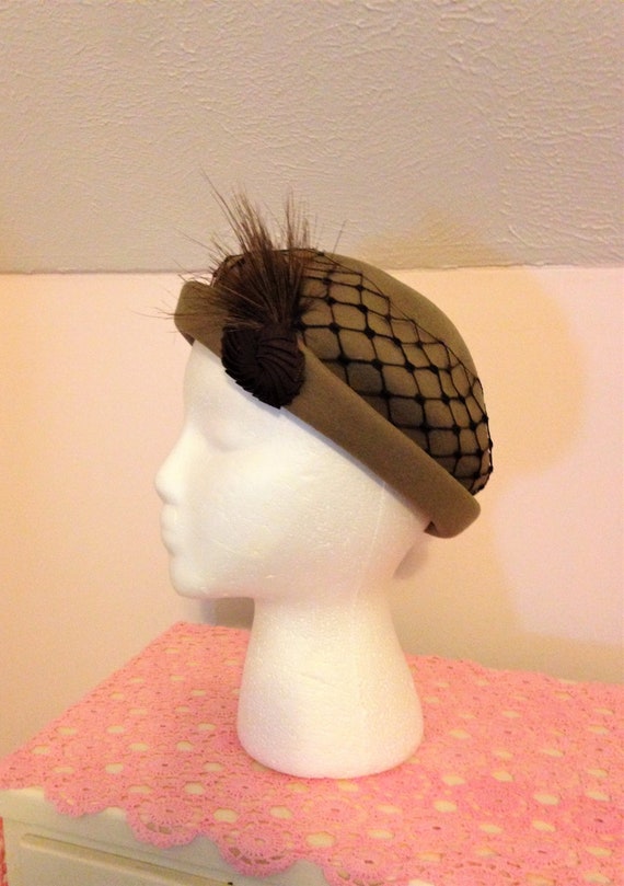 Vintage Taupe Felt Hat, Felt Fascinator Hat, Black Ne… Gem