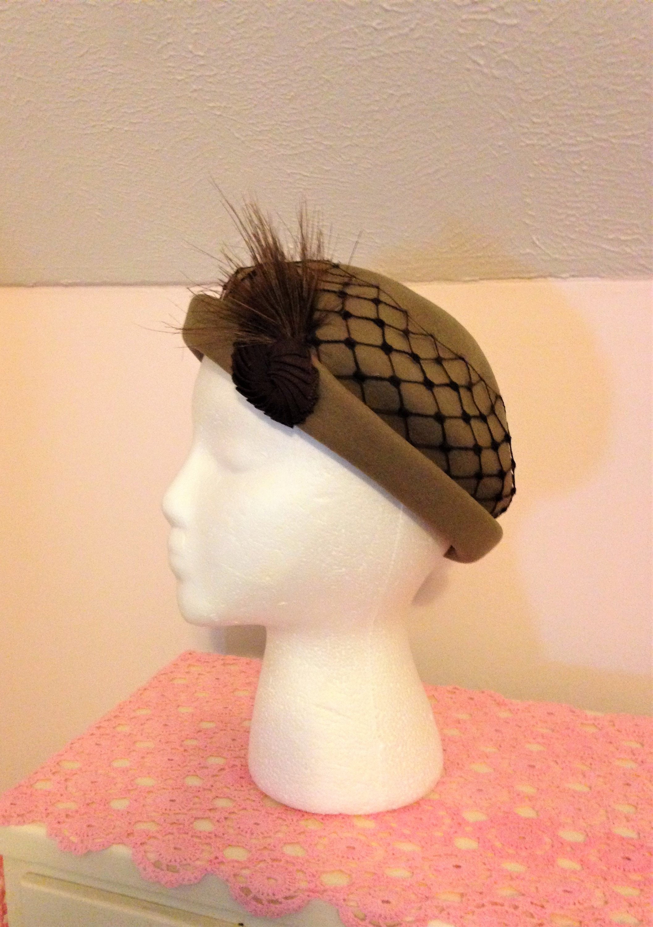 Vintage Taupe Felt Fascinator Hat: Black Netting & Feather  display picture 1