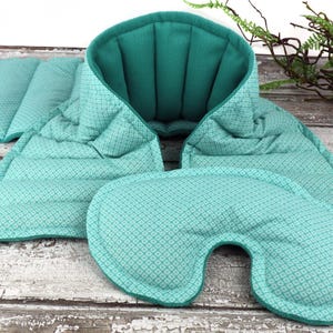 Coffret cadeau détente de 3. tour de cou pour micro-ondes, grand coussin chauffant et oreiller pour les yeux. 5- Aqua Reprieve