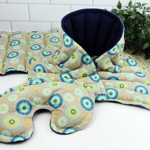 Coffret cadeau détente de 3. tour de cou pour micro-ondes, grand coussin chauffant et oreiller pour les yeux. 6- Restful Medallion