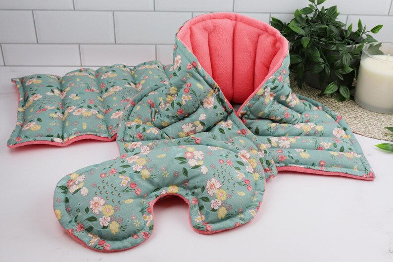 Coffret cadeau détente de 3. tour de cou pour micro-ondes, grand coussin chauffant et oreiller pour les yeux. 3- Soothing Floral
