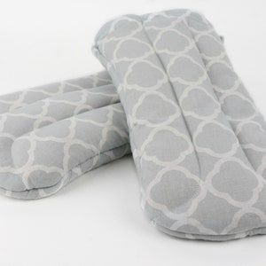 Heat Therapy Hand Warming Mitts for Discomfort & Relief. Microwave Heating Pad for the Entire Hand Set of 2 5- Gray Quatrefoil