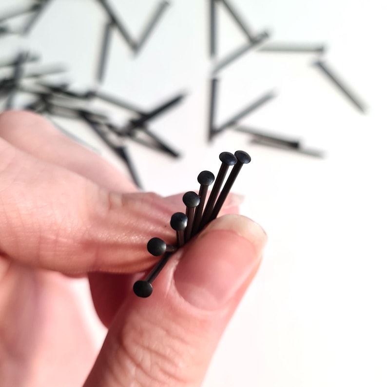 1000 Stück schwarze Nägel # 18 x 1/2 "- 3/4" (1,2x13-25 mm) Rosettenstifte, String Art, dekorative glänzende Verschlüsse, polierter runder Kopf PD Bild 10