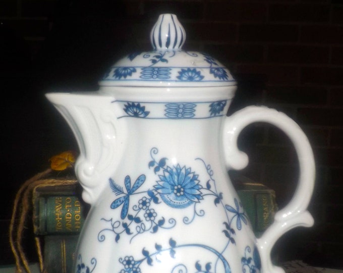 Vintage (1980s) Vienna Woods Blue Onion coffee | coco pot with lid made in Japan by Seymour Mann. Blue and white.
