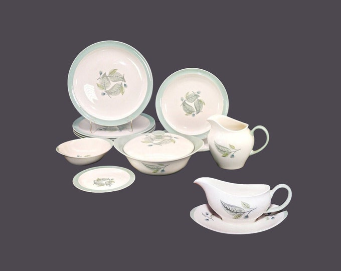 Wedgwood Woodbury tableware made in England. Thirteen pieces. Flaw (see below).