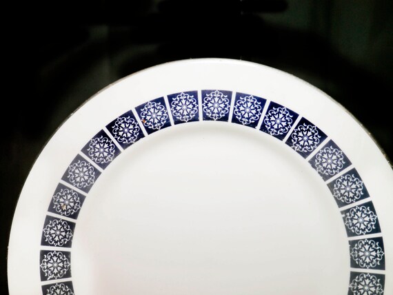 Vintage dessert or side plate made in England Sold individually. Royal Doulton Medallion TC1077 bread 1970s