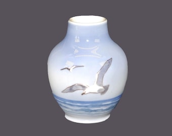 Bing & Grondahl | Royal Copenhagen 1138-45A signed seagull bud vase made in Denmark.