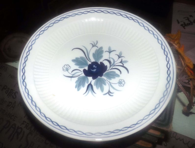 floral center Vintage Real English Ironstone. William Adams Baltic pattern blue-and-white salad or side plate 1980s Blue rope band