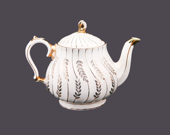 Sadler 2959 hand-decorated four-cup teapot made in England. Minor flaw (see below).