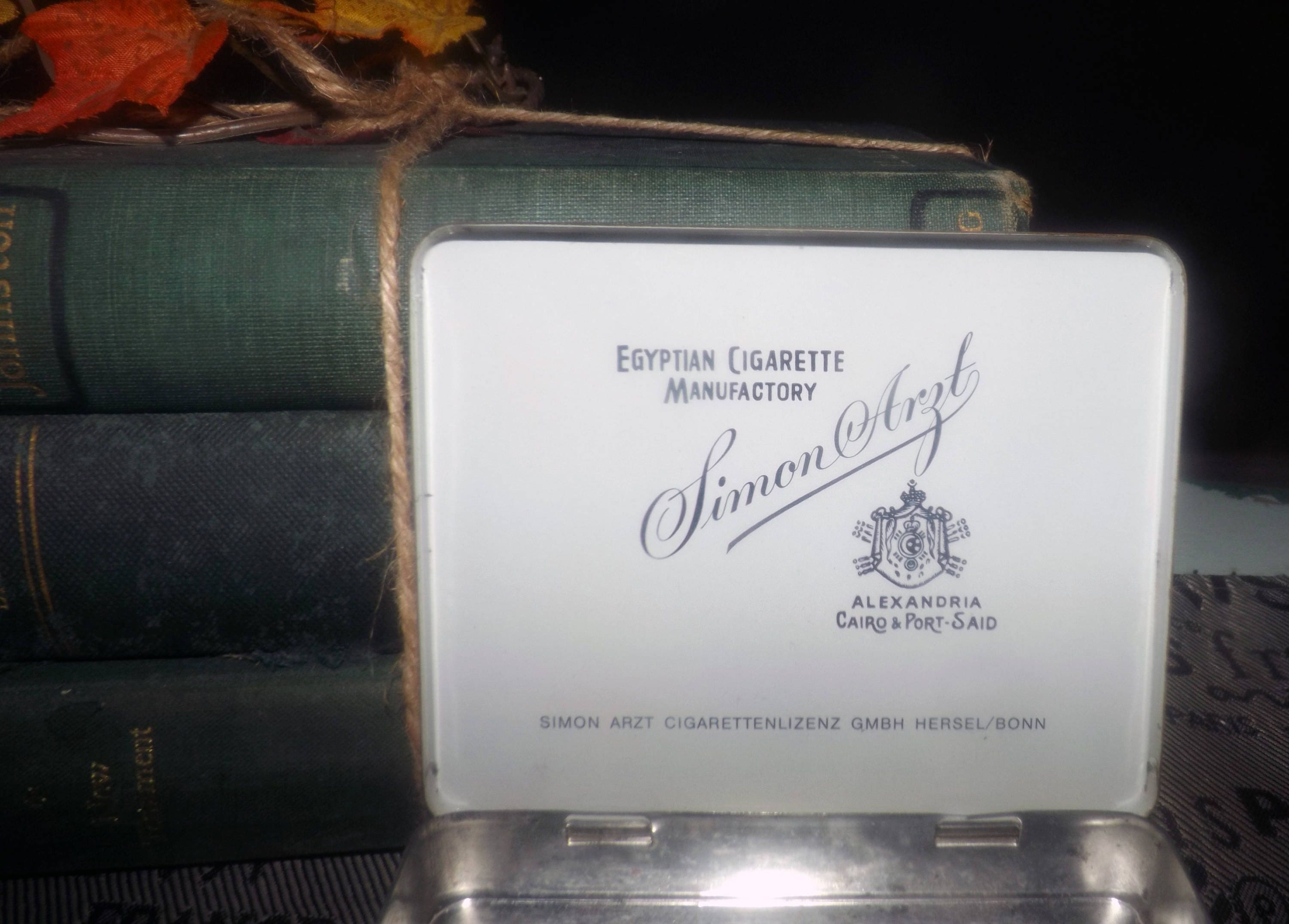 Mid-century (1950s) Simon Arzt No 70 large-size cigarettes tin. Egyptian  Cigarette Manufactory. Original tax labels intact