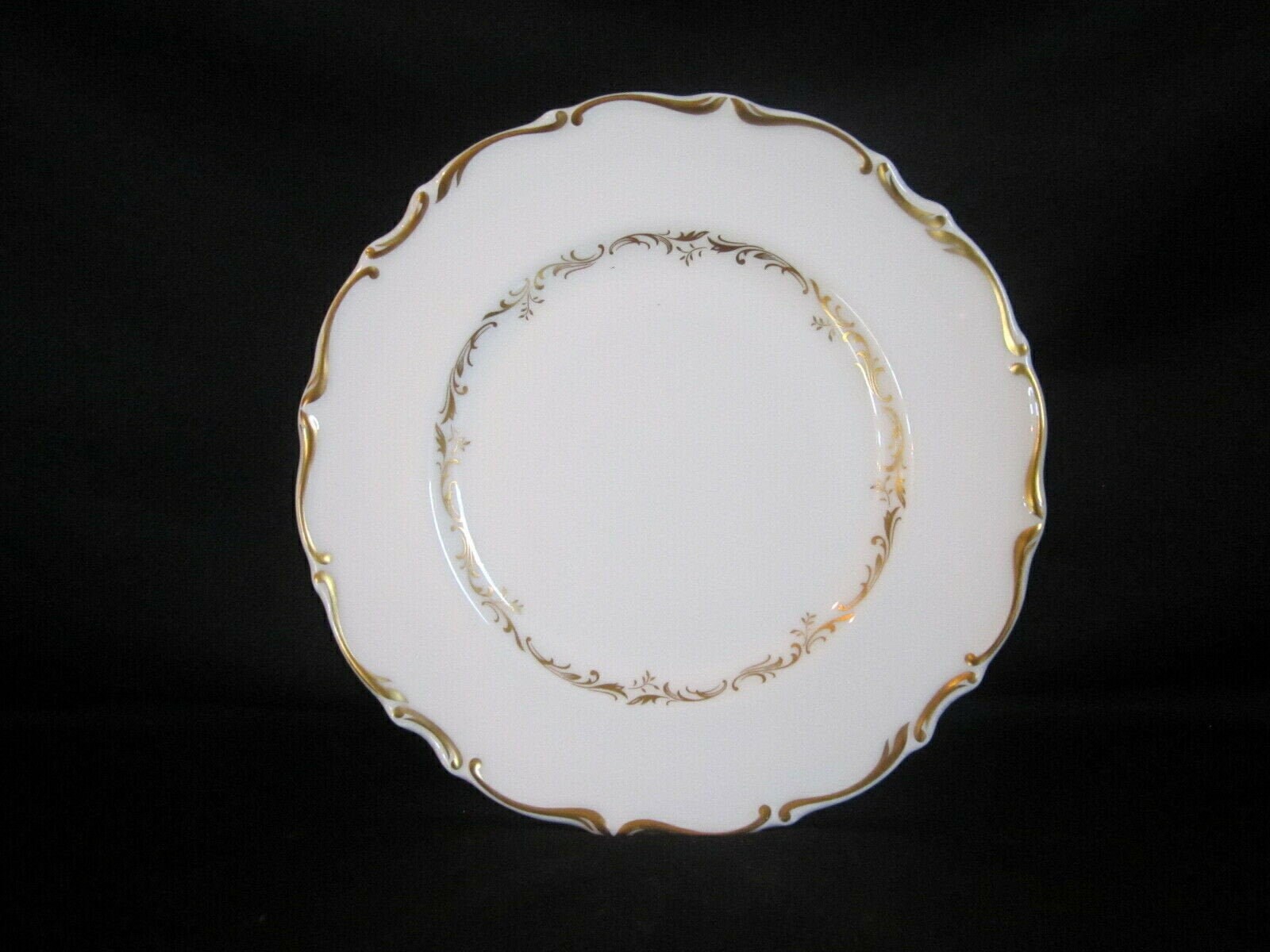 Royal Doulton H4957 Richelieu salad plate. Bone china made in England