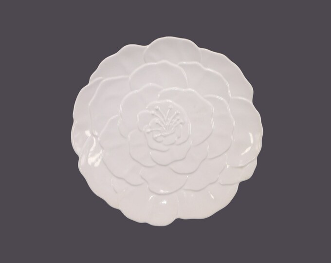 Studio Nova all-white Hibiscus flower-shaped round platter | chop plate | service plate made in Japan.