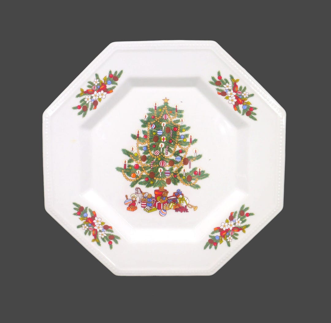 Vintage Tienshan Peace on Earth Christmas dinner plate. Flaw