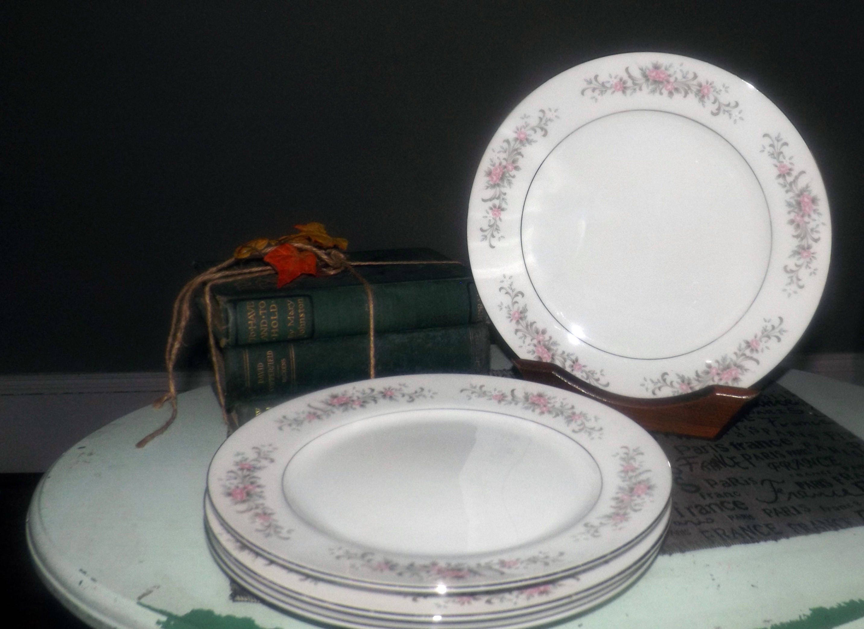 Set of five vintage (1970s) Premiere Fine China Rose Garden 3740 large