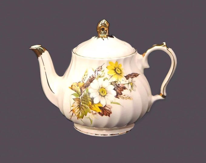 Sadler 3767 four-cup teapot made in England.