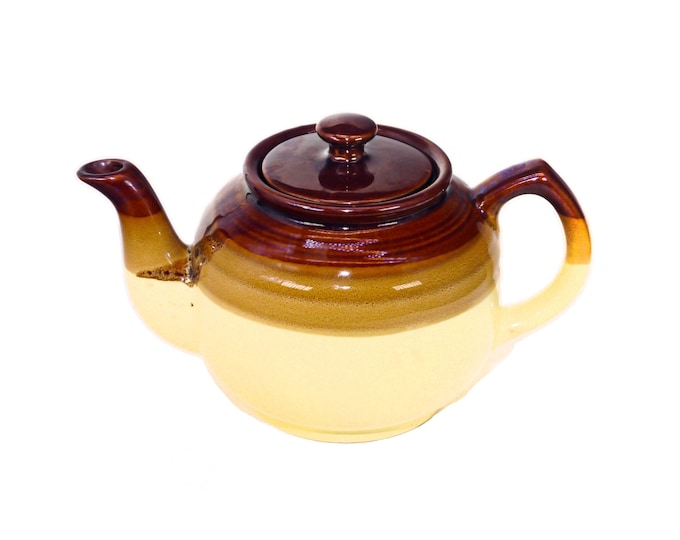 Country Kitchen Mountain Pottery four-cup stoneware teapot made in Japan. Brown and cream bands.