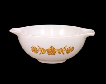 Retro Corelle Corning Butterfly Gold 443 2.5 quart Cinderella glass mixing bowl made in USA.