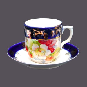 Antieke Kaiser handgeschilderde demitasse kop en schotel set gemaakt in Duitsland. Gebreken (zie hieronder).