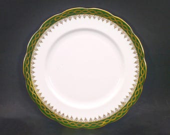 Vintage Royal Albert 2799 bone china luncheon plate. Gold laurel chain on green. England.