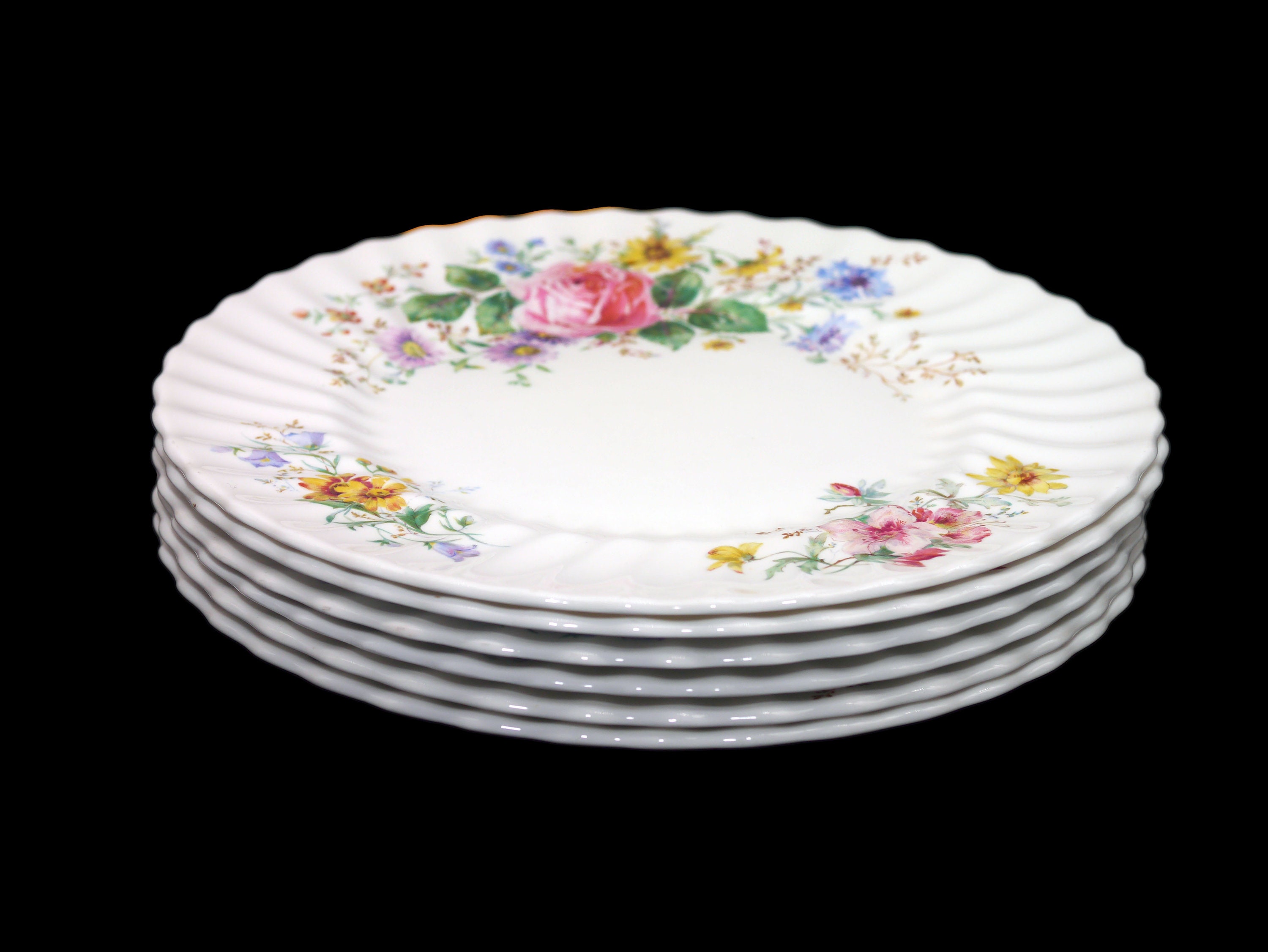 Six Royal Doulton Arcadia H4802 dinner plates made in England.