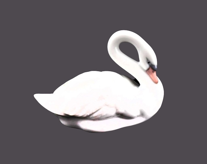 Lladro porcelain swan figurine made in Spain.