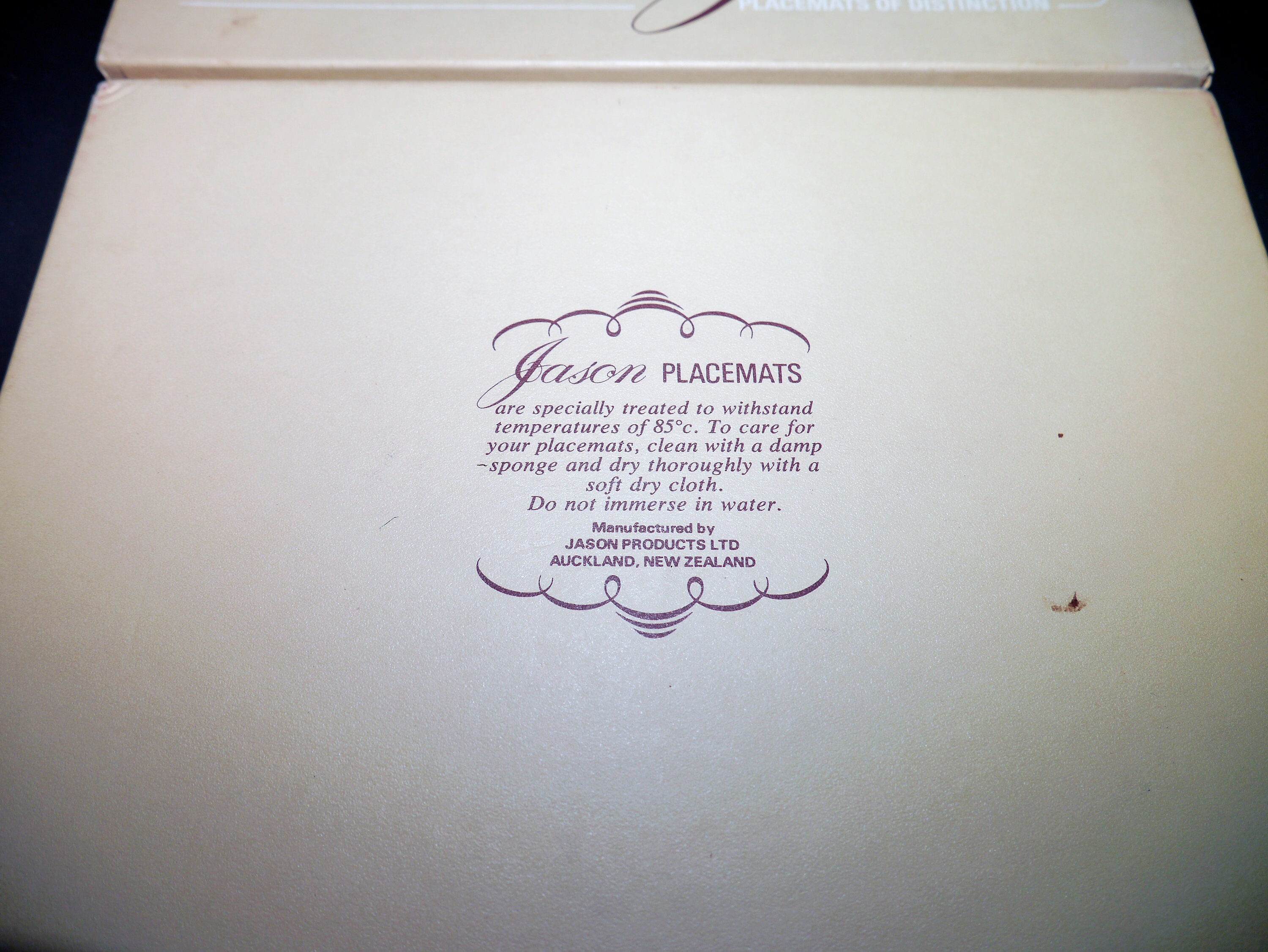 Six Birds of Oceania placemats with original box. Made in New Zealand by Jason. Acrylic with